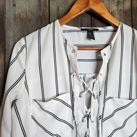 Forever 21 White & Black Striped Lace up Longsleeve Blouse Size Small Oversized - Picture 3 of 8